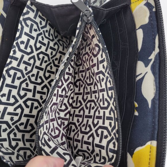 Vera Bradley Dogwood Print Floral Quilted Wallet With Zipper Closure - Picture 8 of 11